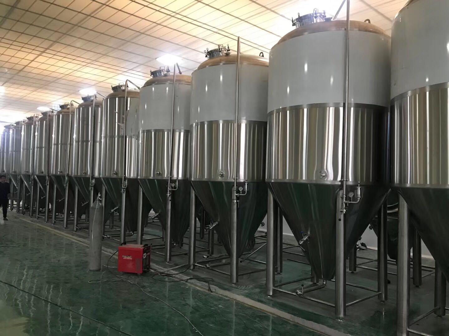 精釀啤酒廠發(fā)酵設備
